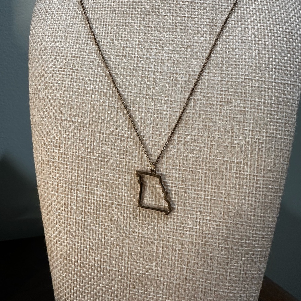 Gold-Plated Missouri State Outline Pendant Necklace - Picture 3 of 6